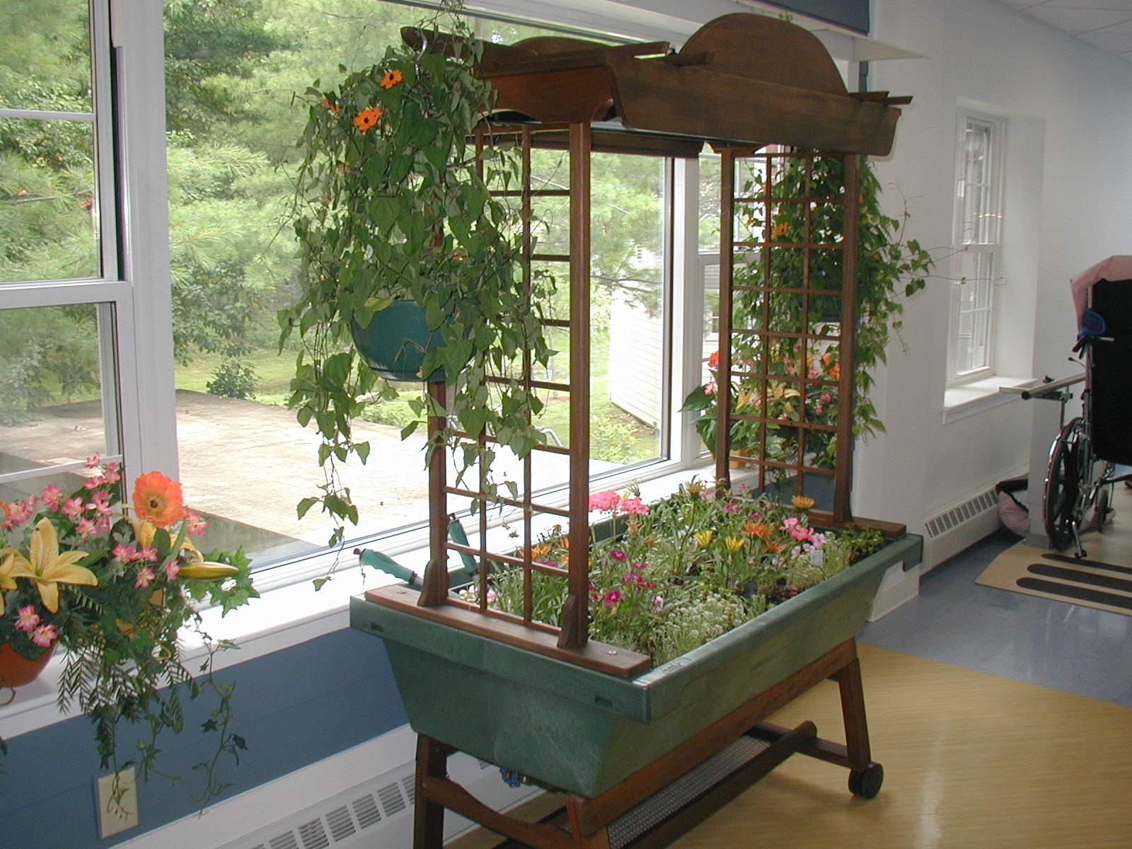 PORTABLE GARDEN BED