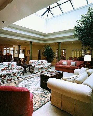 ATRIUM COURTYARD (OPEN TO CAFE ON LEFT, GLASS DOORS TO CENTRAL DINING ON RIGHT)